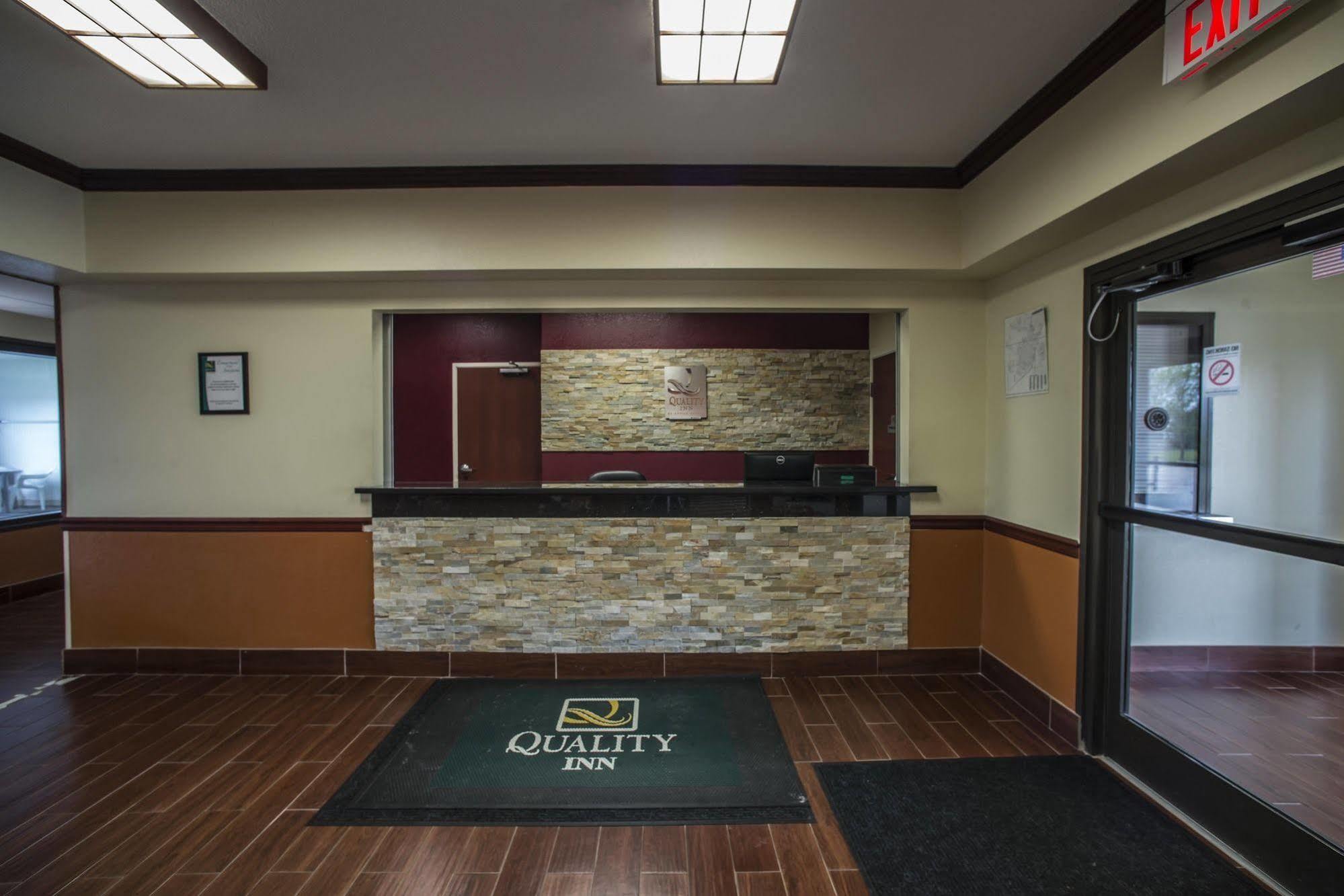 Harrisburg Quality Inn מראה חיצוני תמונה