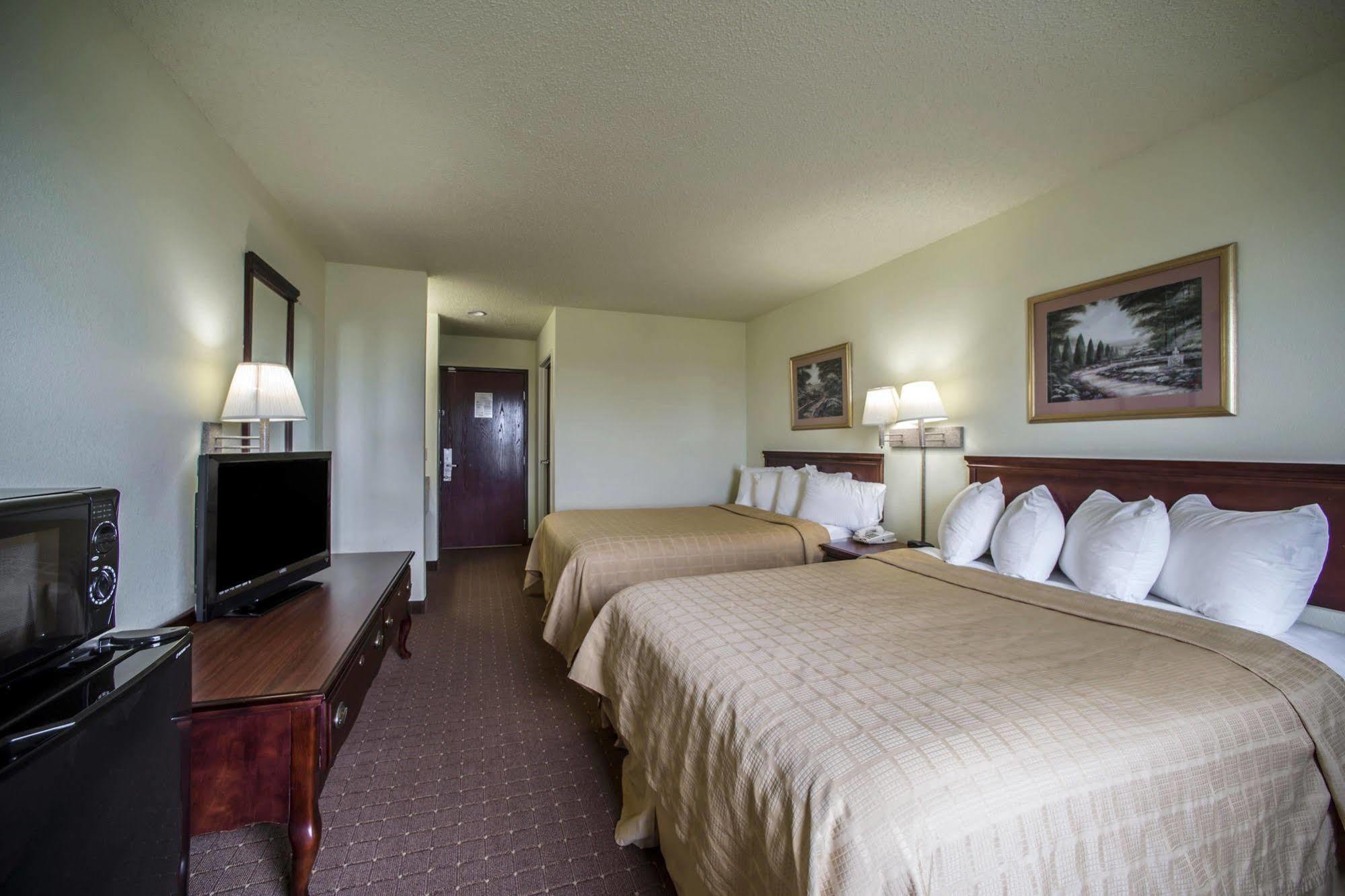 Harrisburg Quality Inn מראה חיצוני תמונה