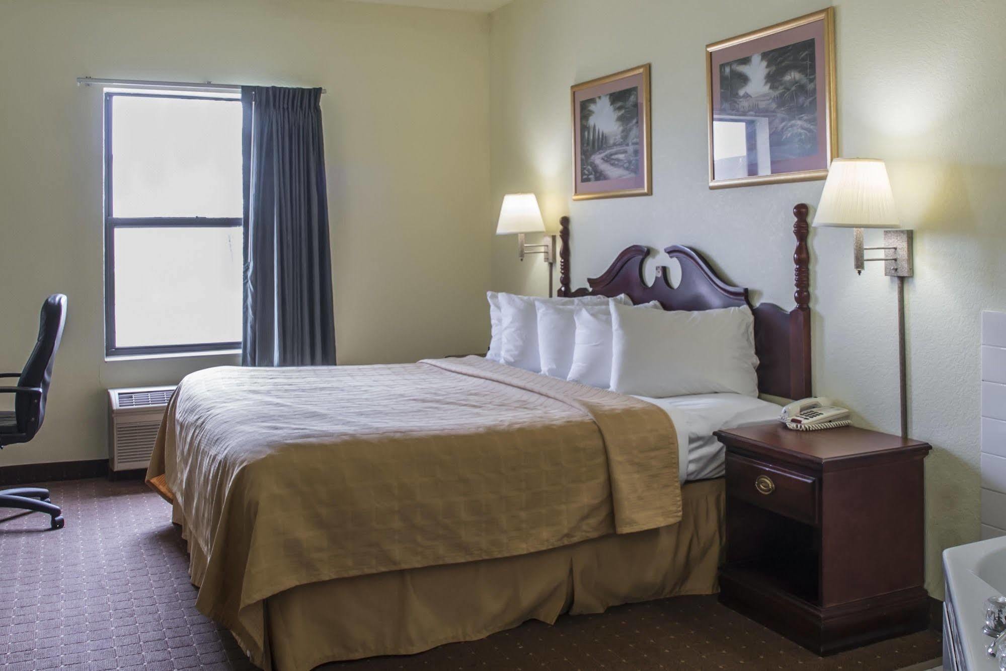Harrisburg Quality Inn מראה חיצוני תמונה